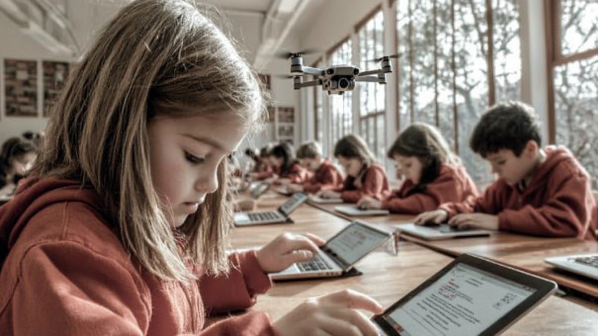 Enfant en classe surveillée