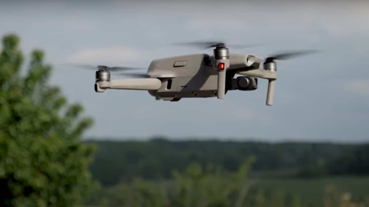 Drone volant en extérieur