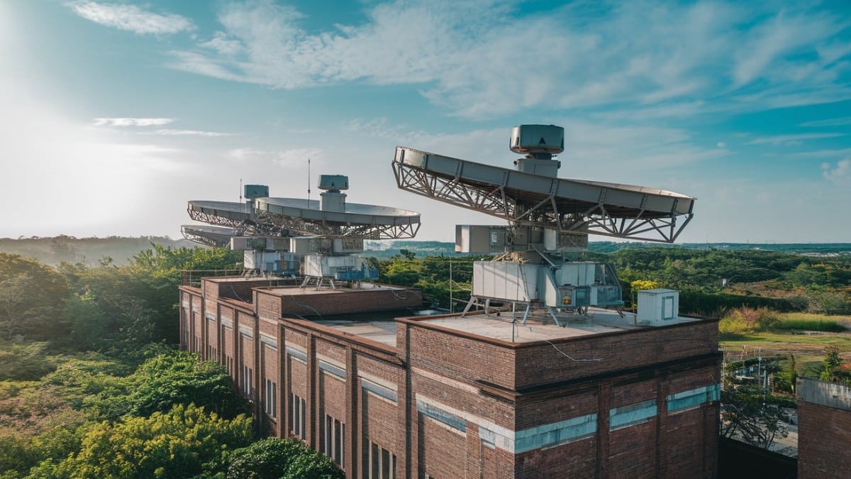 Antennes radar sur bâtiment